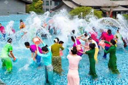 傣族水花节：泼水狂欢，传承千年民俗魅力