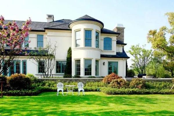 楼层低过路面，财运旺风水佳