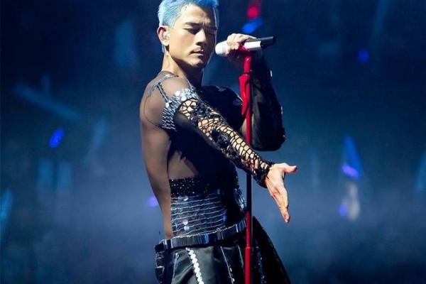 郭富城八字如何影响他的演艺事业？