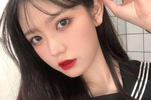 痣中的故事：腼腆女孩的自信秘诀