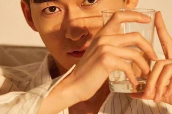 张翰面相揭秘：揭秘娱乐圈男星的面相魅力